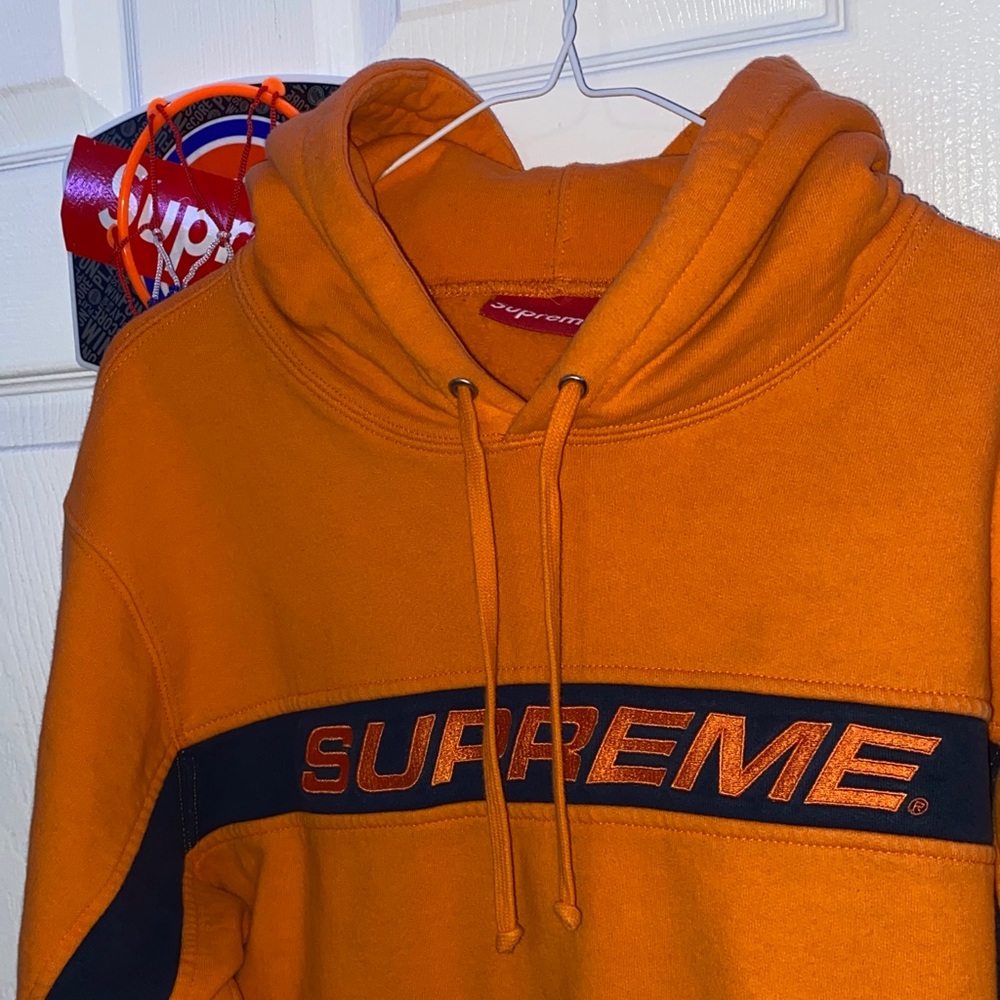 Supreme pullover sweater